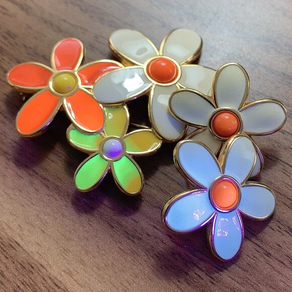 Signed Monet Mod Floral Brooch Earrings Set Gold Tone Enamel Vintage 1960s 1970s - Picture 9 of 12